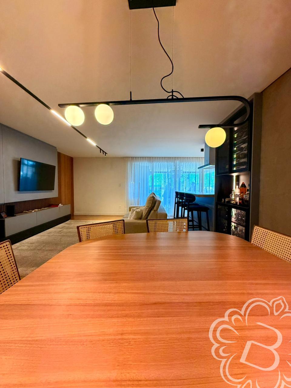 https://www.imoveisbliss.com.br/img/m/0/0/arquivos/703803c38c7c1cf7f0669b9f44029035a06ad4cf.jpg