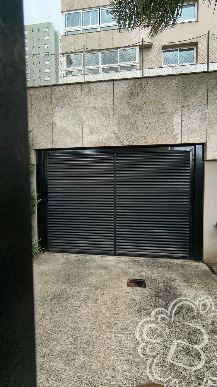 Eiffel Residence Exposição