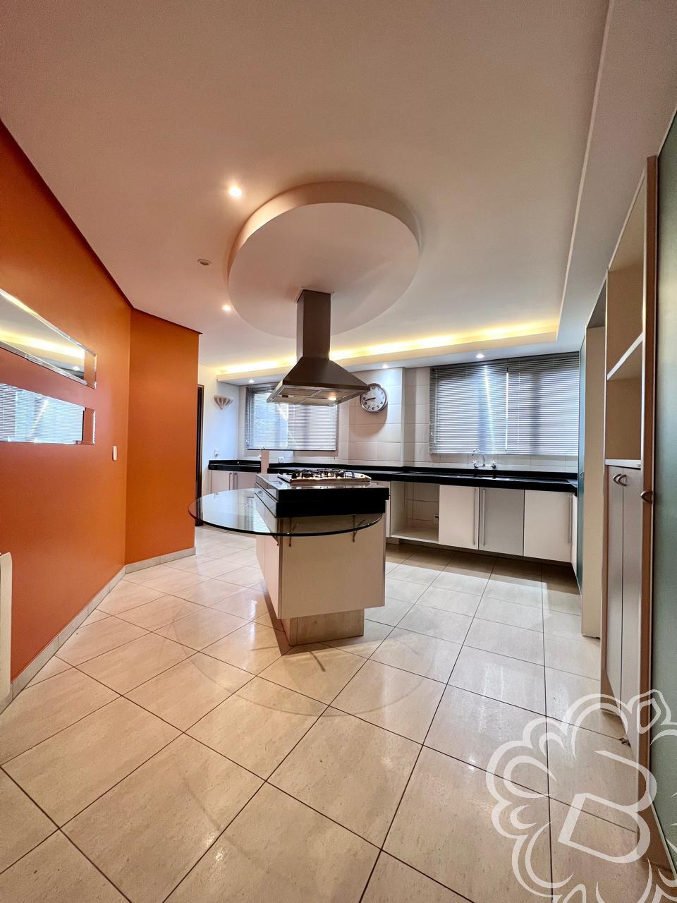 https://www.imoveisbliss.com.br/img/m/0/0/arquivos/ebb16b0f2e088f6433216038438972f4a49fada0.jpg