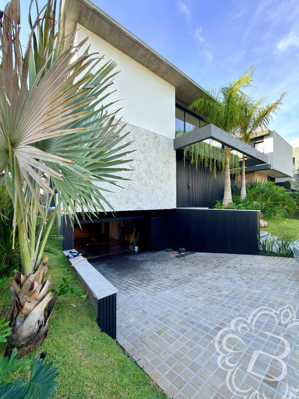 https://www.imoveisbliss.com.br/img/m/0/0/arquivos/f0a51511030f72c10c6092a56e0ce8a4fdf137e4.jpg
